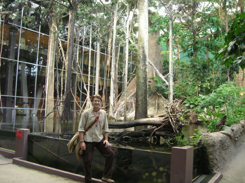 Gerardo en el bosque inundado del CosmoCaixa. 14.11.07