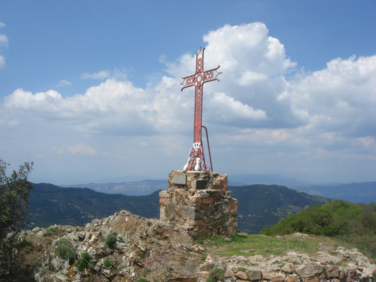 Sant Miquel de les Formigues. Sant Hilari de Sacalm, 30.04.07 3
