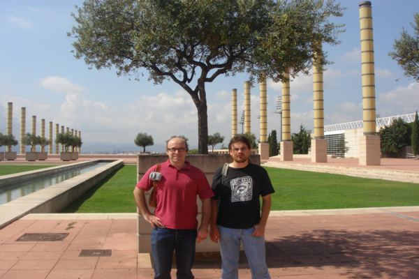 xauxa y chousas de vuelta del muestreo en Montju�c, Barcelona. Explanada del Anillo Ol�mpico. 22.09.06