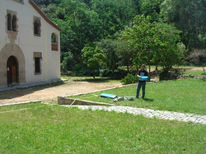 Chousas montando piscina. Sot de la Masia, Montju?c. 7 de junio de 2007