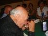 Collingwwod y Xauxa en la cena de clausura. Collingwood observa el sexuado que ha querido participar en la cena